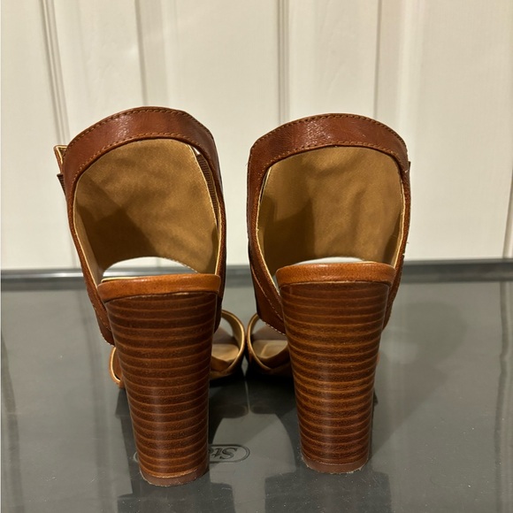 Tahari Heels - Picture 3 of 4